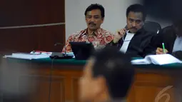 Andi Mallarangeng terlihat kesal saat saksi Wafid Muharram memberikan keterangan bahwa dia pernah diundang ke rumah Andi bahas Hambalang, Pengadilan Tipikor, Jakarta, Senin (5/5/2014) (Liputan6.com/Miftahul Hayat).