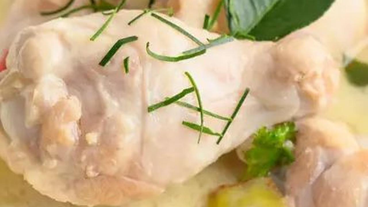 <b>1. Opor Ayam</b>