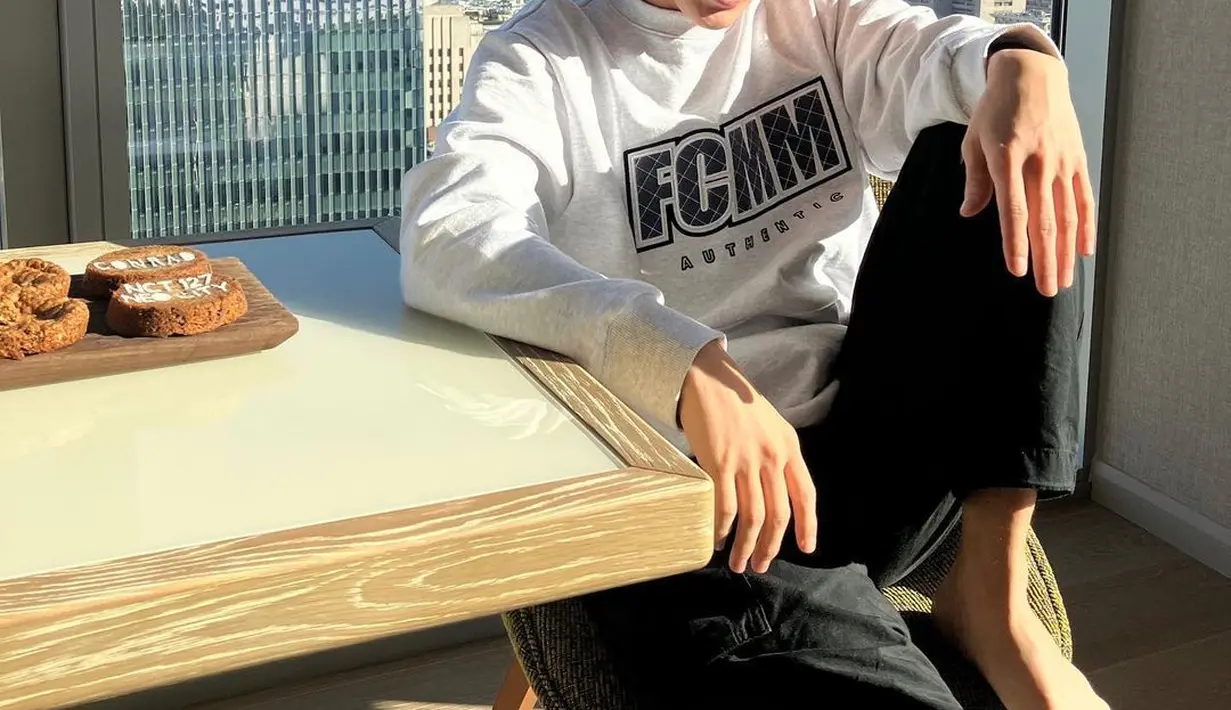 Taeil NCT di LA. (Foto: Instagram/ mo.on_air)