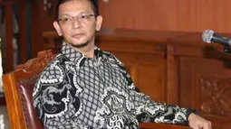 Terdakwa kasus pembunuhan Raafi Aga Winasya Benjamin di Kafe Shy Rooftop, Sher Muhammad Febryawan saat menjalani sidang perdana dengan agenda pembacaan dakwaan oleh Jaksa Penuntut Umum di PN Jakarta Selatan, Senin (2/4). (Antara)