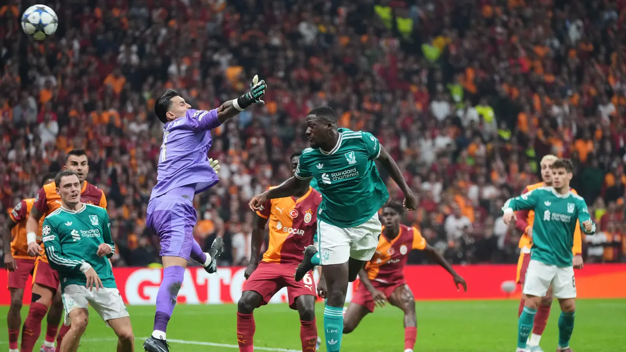 Duel Galatasaray vs Liverpool di Ali Sami Yen Stadium di matchday 2 league phase Liga Champions 2025/2026, Rabu (01/10/2025) dini hari WIB. (AP Photo/Francisco Seco)