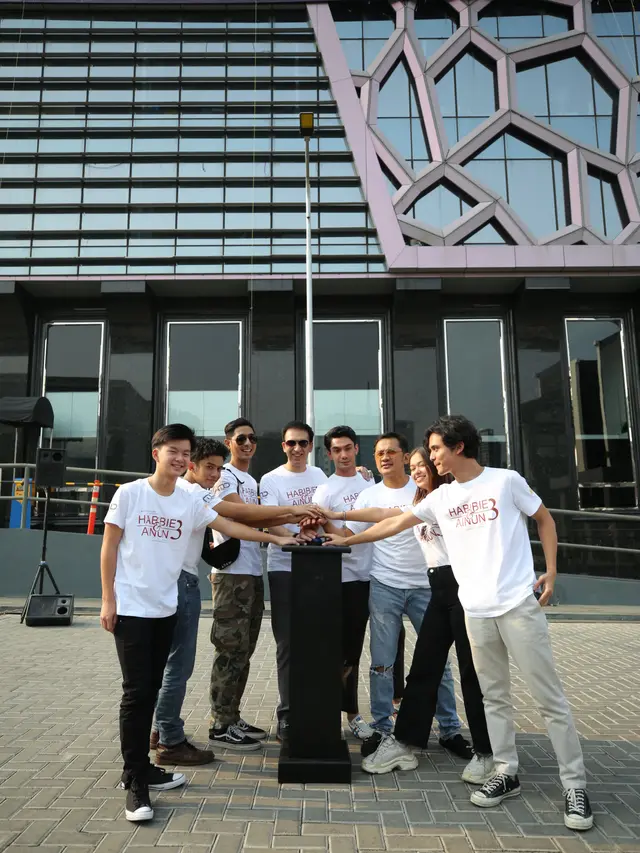 [Fimela] Habibie & Ainun 3 Rilis Poster