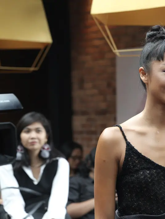 "Saya pernah nyanyi di paduan suara dan band. Saya pernah balet juga, tapi ini untuk pertama kalinya ikut drama musikal. Makanya deg-degan sekali," aku Kelly. (Galih W. Satria/Bintang.com)