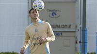 Konsentrasi Franco Mastantuono, pemain muda Argentina, saat berlatih mempersiapkan diri untuk laga kualifikasi Piala Dunia 2026 kontra Chile di Buenos Aires, Argentina, Selasa, 3 Juni 2025. (AP Photo/Gustavo Garello)