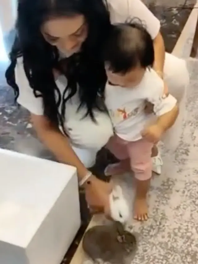 Krisdayanti dan Baby Ameena. (Foto: Dok. Instagram @krisdayantilemos)