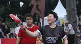 Vidio Sports Festival hari pertama resmi digelar di Plaza Timur Senayan, Jakarta, pada Sabtu (18/10/2025). Liliyana Natsir bermain bulutangkis memakai teflon dan raket nyamuk. (Bola.com/M Iqbal Ichsan)