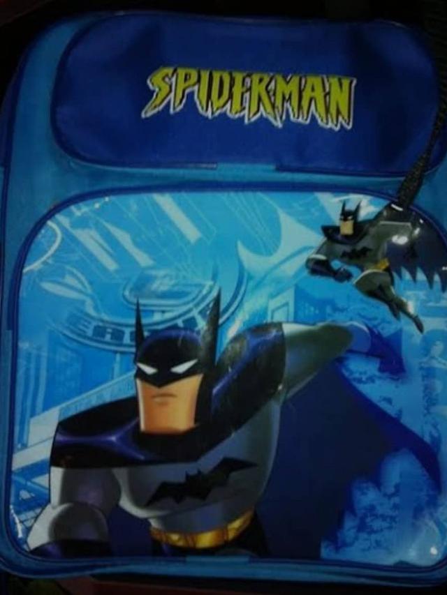 10 Potret Nyeleneh Tas Anak dengan Karakter Nyeleneh Ini Bikin Nyengir