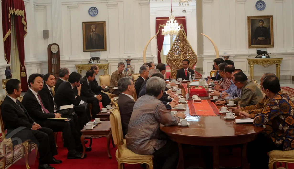 Suasana pertemuan antara pemerintah Indonesia dengan para pengusaha Jepang yang dipimpin oleh Mantan Perdana Menteri (PM) Jepang Yasuo Fukuda di Istana Negara, Jakarta, Rabu (27/5/2015). (Liputan6.com/Faizal Fanani)