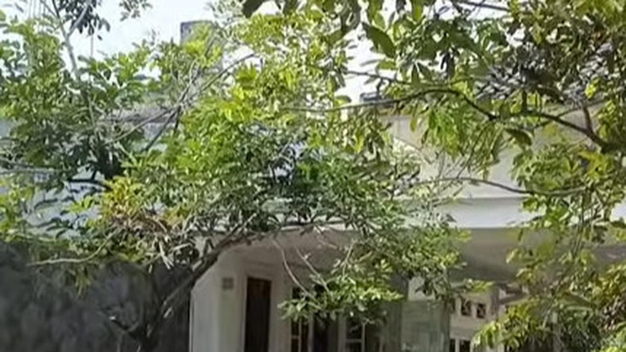 Potret Rumah Mewah Terbengkalai