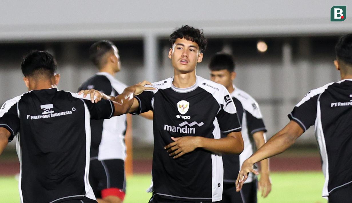 <p>Pemain Timnas Indonesia, Rafael Struick mengikuti sesi latihan bersama skuad Timnas Indonesia di Stadion Madya, Senayan, Jakarta, Minggu (8/9/2024) sore jelang menghadapi Australia pada kualifikasi Piala Dunia 2026, Selasa 10 September 2024. (Bola.com/Abdul Aziz)</p>