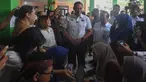 Menteri Koordiantor Bidang Infrastruktur dan Pembangunan Kewilayahan, Agus Harimurti Yudhoyono (AHY) memantau pelaksanaan program Pemeriksaan Kesehatan Gratis (PKG) di Pusat Kesehatan Masyarakat (Puskesmas) Beji, Depok, Jawa Barat, pada Senin (10/2/2025). (merdeka.com/Arie Basuki)