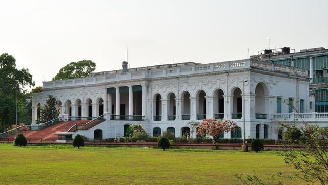 5 Tempat Terkenal Ini Simpan Rahasia yang Jarang Diketahui, Salah Satunya Menara Eiffel