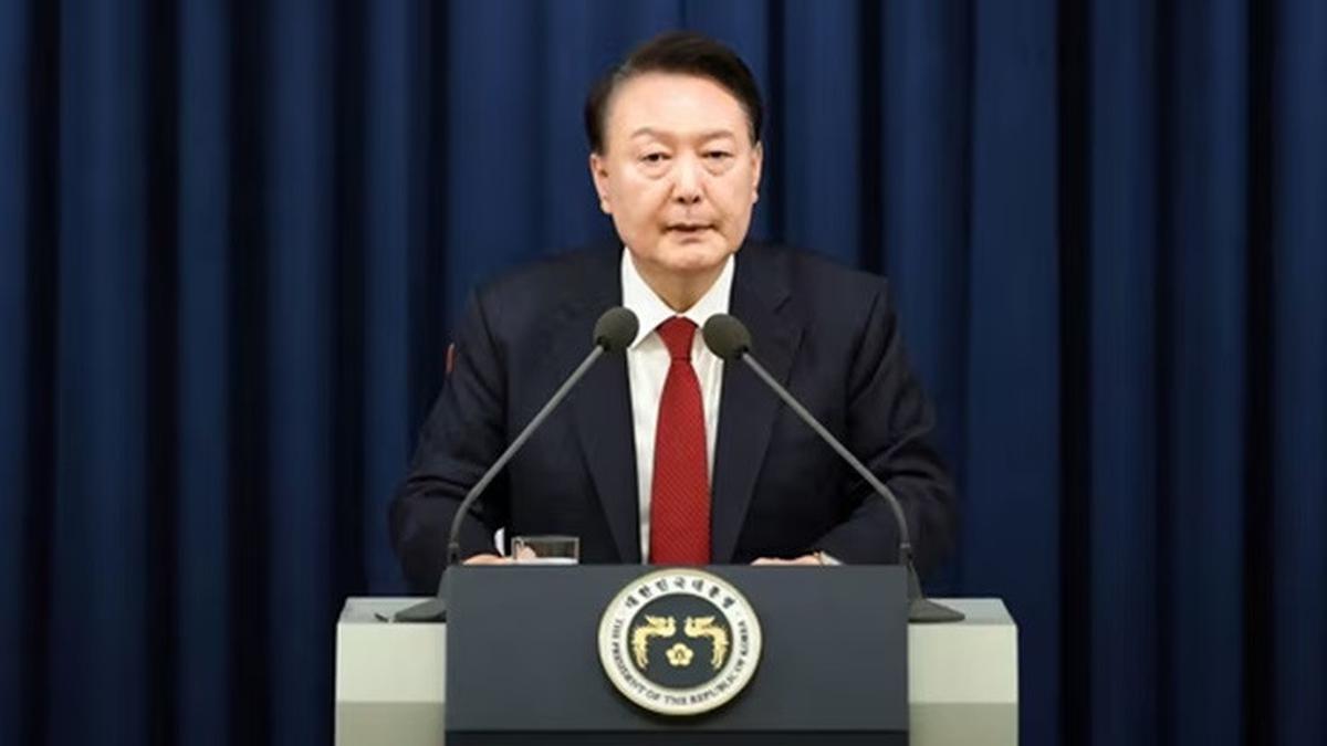 Krisis Politik Korea Selatan: Presiden Yoon Deklarasikan Darurat Militer, Heboh!