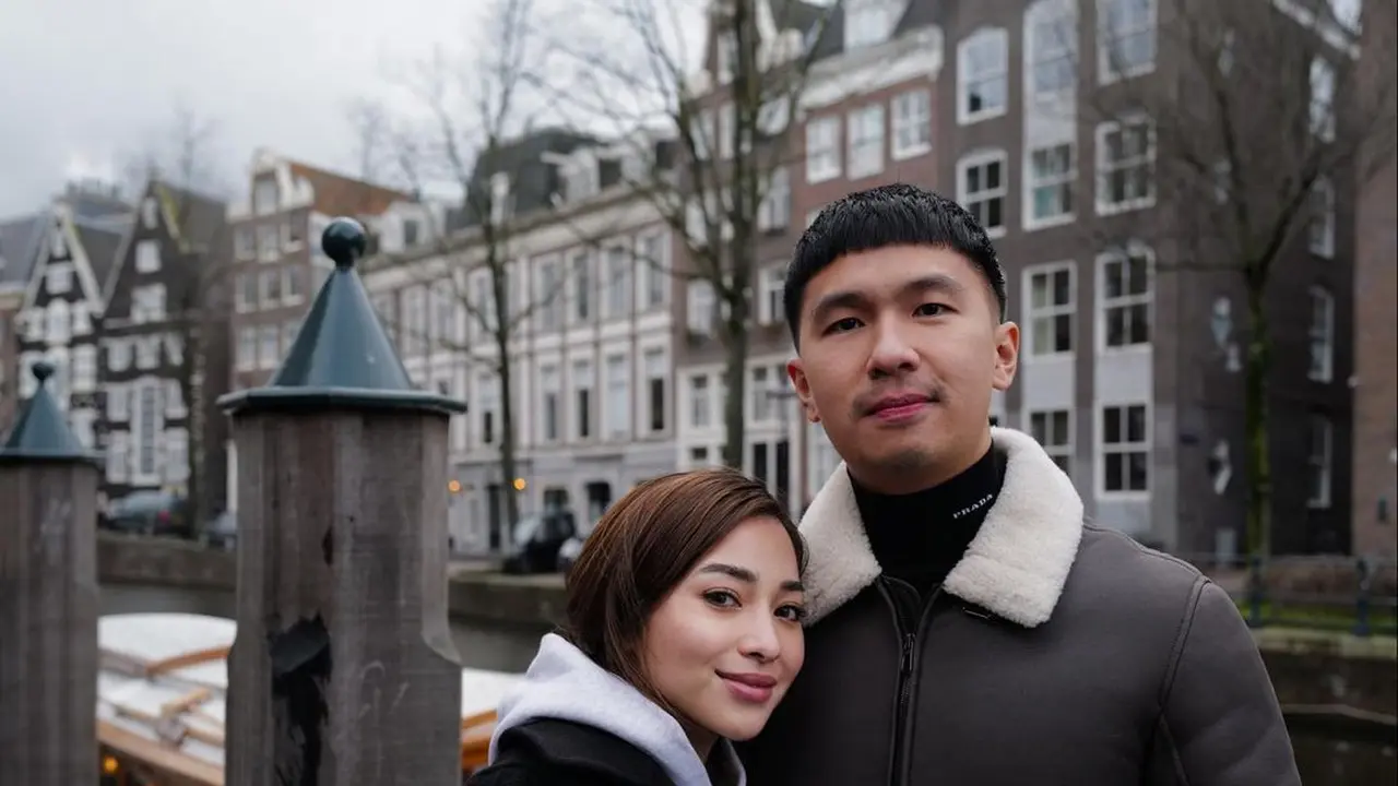 Nikita Willy, Indra Priawan dan Baby Issa Liburan