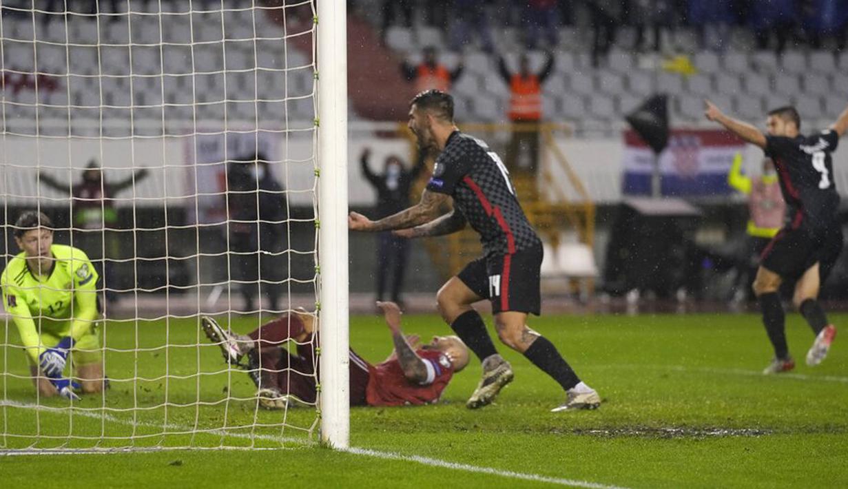 Pemain Kroasia Marko Livaja bereaksi setelah mencetak gol ke gawang Rusia pada pertandingan sepak bola kualifikasi Grup H Piala Dunia 2022 di Stadion Poljud, Split, Kroasia, 14 November 2021. Kroasia menang 1-0. (AP Photo/Darko Bandic)