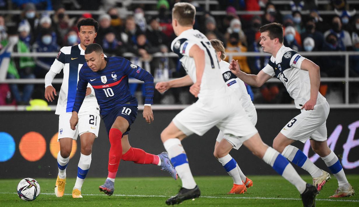 Prancis mencoba langsung tampil agresif sejak awal babak pertama. Sayang, sejumlah peluang yang didapat pasukan Didier Deschamps masih gagal membuahkan gol. (AFP/Franck Fife)