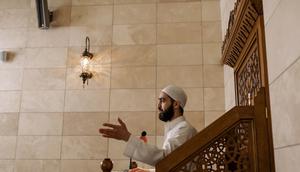 Berceramah di atas mimbar (Pexels)