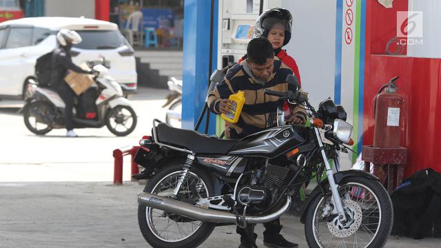 Pemudik Sepeda Motor Ramaikan SPBU di Brebes