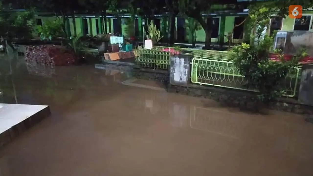 Banjir Ponpes Islam Bustanul Ulum (Liputan6.com/istimewa)