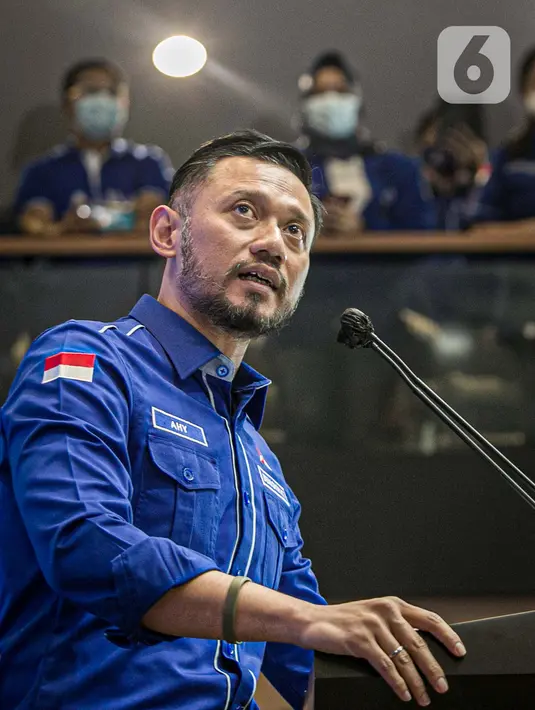 Ketua Umum Partai Demokrat Agus Harimurti Yudhoyono (AHY) saat konferensi pers terkait KLB Partai Demokrat di DPP Pusat Partai Demokrat, Jakarta, Jumat (5/3/2021). AHY memberikan respons atas KLB di Deliserdang yang menetapkan Moeldoko sebagai ketua umum Partai Demokrat. (Liputan6.com/Faizal Fanani)