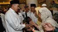 Jemaah calon haji Indonesia curhat ketika disambangi Menteri Agama Lukman Hakim Saifuddin. (MCH Indonesia)