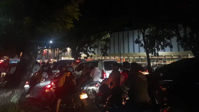 Mati Lampu Serentak, Padang Macet Parah