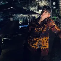 Taeyong NCT 127 kenakan batik. (Dok: Instagram Taeyong)