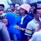 Penetapan calon bupati dan wakil bupat Mongondow Selatan ricuh. Gugatan pra-peradilan yang diajukan pengacara OC Kaligis digugurkan.