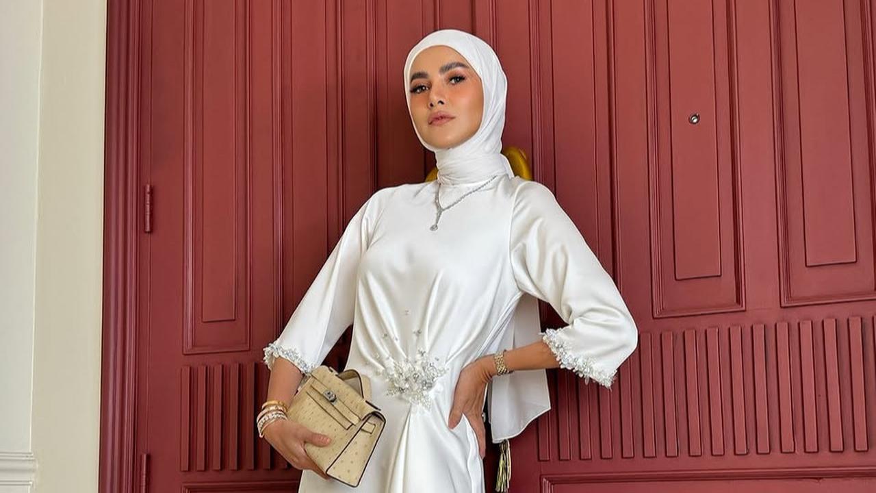 Potret Olla Ramlan Pakai Gamis Putih, Pesona Anggun dan Cantik Memesona hingga Banjir Pujian