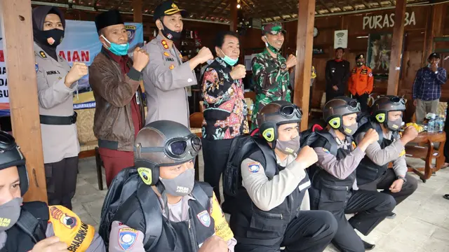 Launching Bhabinkamtibmas Candi dan Asistensi atau penilaian Kampung Siaga Candi tahun 2020, di Kafe Purasaba desa Dieng Kulon. (Foto: Liputan6.com/Humas Pemkab Banjarnegara)