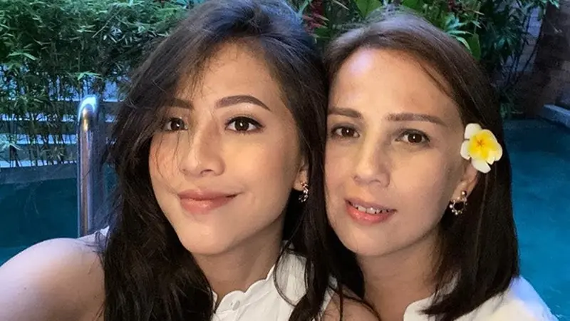 6 Potret Kompak Zara Adhisty dan Ibunya, Bak Kakak Beradik