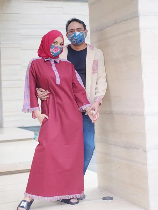 "Well, at least, we're move on step by step with term n condition for sure. Stay safe, and stay healthy kalian yg udah pada mulai ke Mall!" pungkas Meisya Siregar. (Instagram/meisya_siregar)