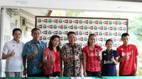 Sekjen PBSI Achmad Budiharto (keempat dari kiri) dan Kepala Bidang Pembinaan dan Prestasi PBSI, Susy Susanti (ketiga dari kiri) dalam jumpa pers Kejurnas PBSI 2017 di Pelatnas Cipayung, Jumat (24/11/2017). (Humas PP PBSI)