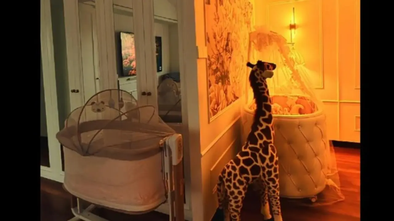 Menengok Kamar Princess R di Rumah Syahrini di Singapura, Rapi dan Banyak Hiasan Dinding