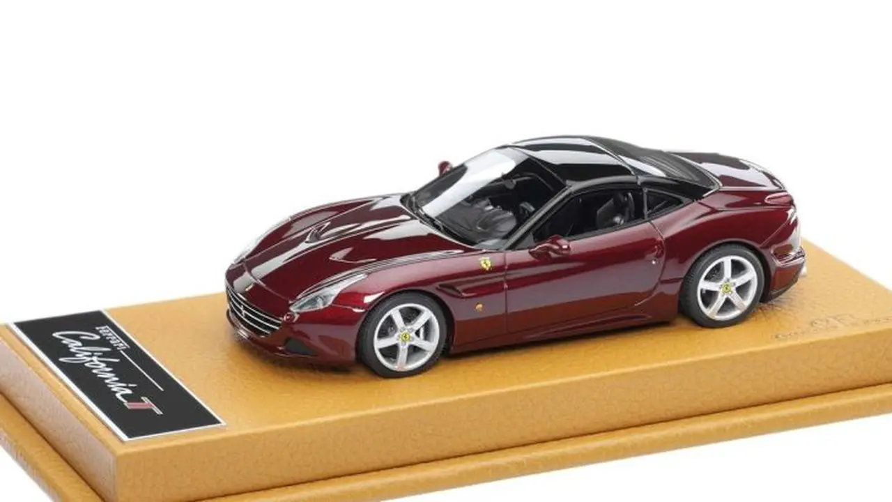Miniatur Ferrari California T Cocok Jadi Kado Natal Spesial