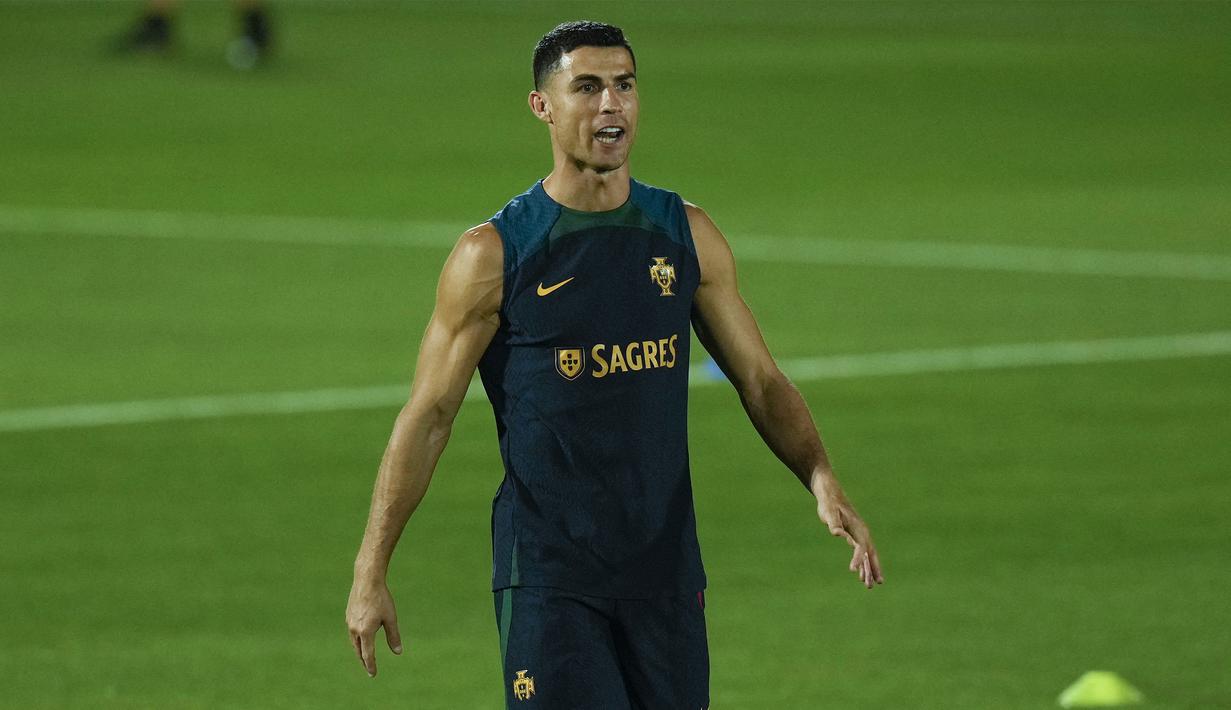 Keseriusan Cristiano Ronaldo dalam sesi latihan kali ini agar dirinya bisa dimainkan sejak awal oleh pelatih setelah pada pertandingan 16 besar melawan Swiss ia baru diturunkan menjelang akhir babak kedua. (AP Photo/Francisco Seco)