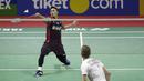 Tunggal putra Indonesia, Jonatan Christie, saat melawan wakil Denmark, Hans-Kristian Solberg Vittinghus, pada Indonesia Open 2019 di Istora, Jakarta, Kamis (18/7). Jonatan menang 22-20, 21-13. (Bola.com/M Iqbal Ichsan)