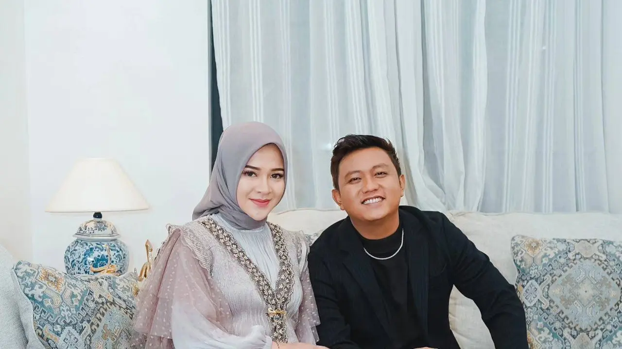 7 Potret Bella Bonita Berhijab di Pernikahan Putri Gus Kautsar Ini Curi Perhatian