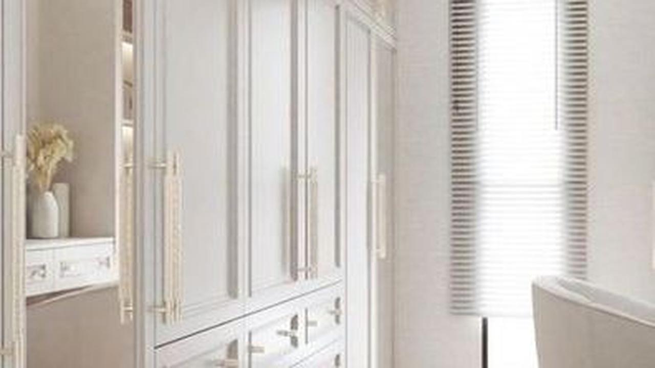 Walk in Closet Sederhana Full Putih