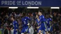 Para pemain Chelsea berselebrasi usai menang adu penalti atas Southamtpon pada putaran keempat Piala Liga Inggris di Stadion Stamford Bridge, London, Rabu (27/10/2021) dini hari WIB. (AP Photo/Ian Walton)