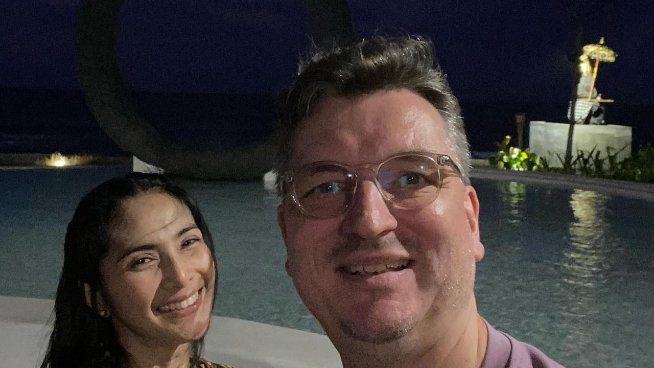 Potret Erick Meijer Suami Maudy Koesnaedi Mengalami Cedera di Tangan