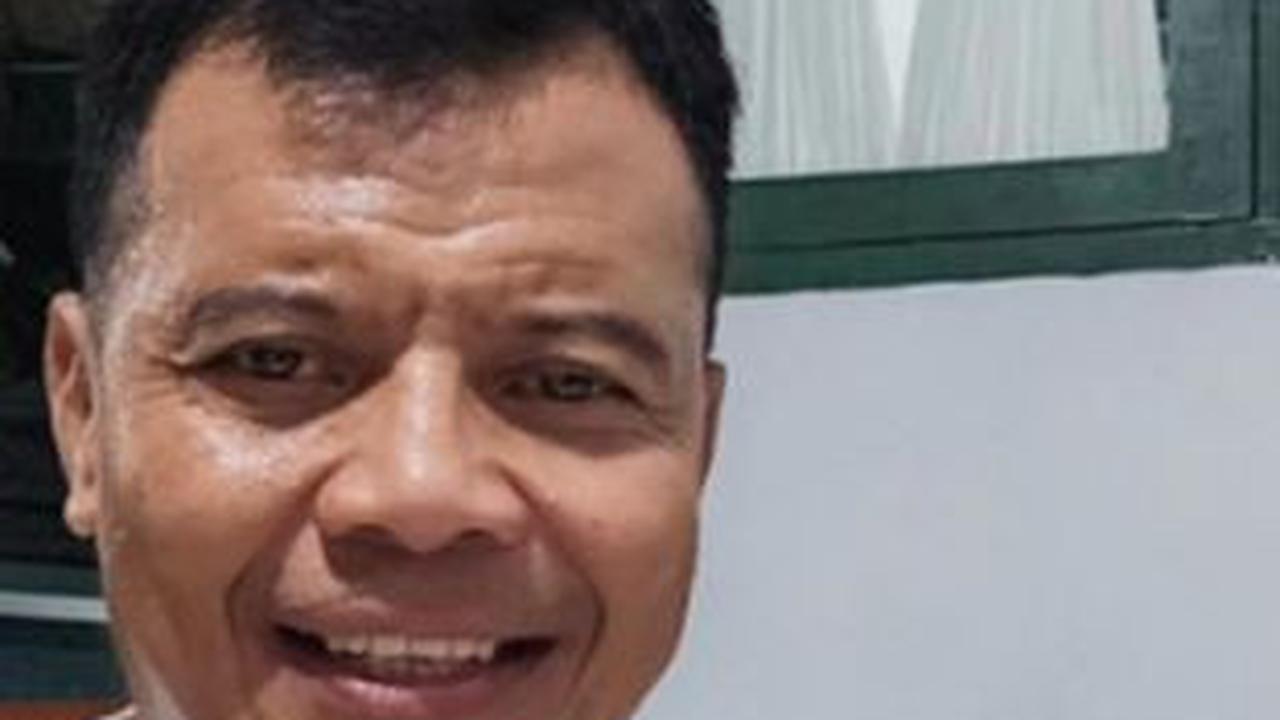 Potret Brigjen Zainul Pamerkan Otot Lengan.