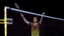 Pebulu tangkis tunggal putra Indonesia, Anthony Ginting dari tim Hurricanes merayakan kemenangan atas Jonatan Christie dari tim Blitzers dalam laga Badminton XL 2025 di Istora Senayan, Jakarta, Sabtu (04/10/2025). (Bola.com/Bagaskara Lazuardi)