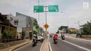 Sejumlah kendaraan melintas di Flyover Bintaro, Jakarta, Selasa (6/3). Mulai hari ini Pemprov DKI Jakarta melakukan uji coba pengoperasian Flyover Bintaro yang dibangun sejak 2017. (Liputan6.com/Johan Tallo)