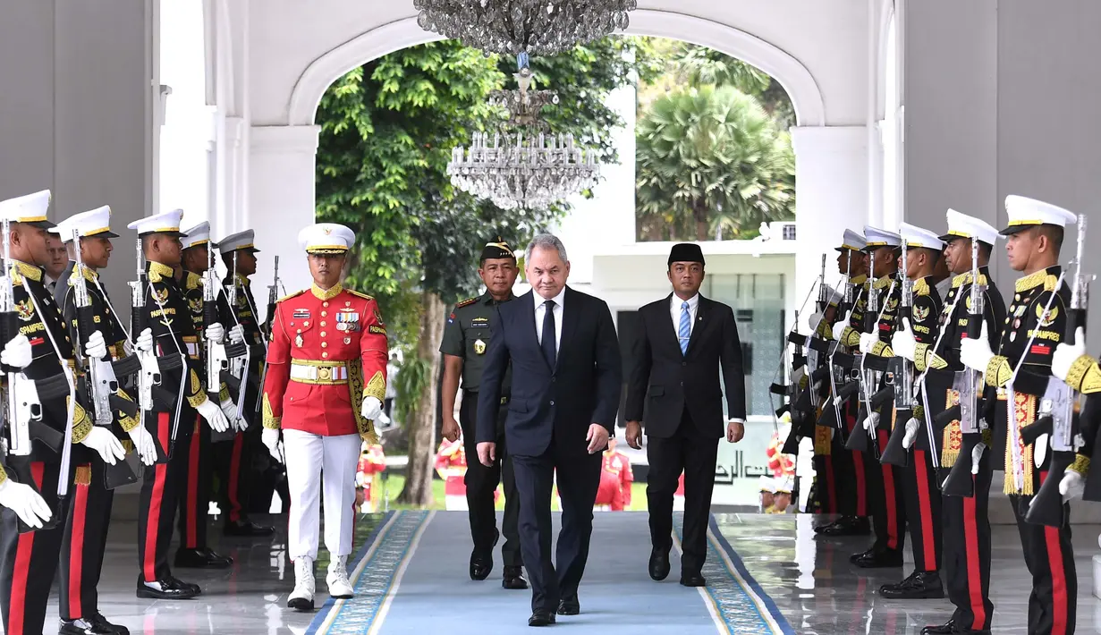 Kunjungan Sekretaris Dewan Keamanan Rusia Sergei Shoigu dalam rangka memperkuat hubungan bilateral antara Indonesia dan Rusia. (Foto: Handout/Istana Kepresidenan Indonesia/AFP)