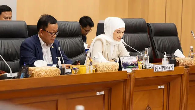 Potret gaya kerja Putri Zulhas (credit: instagram/putri_zulhas)