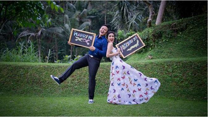 Foto foto Mesra Kadek Devie Dewa Yoga Sebelum Menikah 