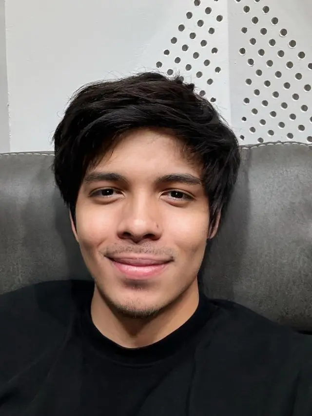 Potret Ameena Anteng Temani Atta Halilintar Jumatan, Disebut Anak yang Paling Rajin Ikut Ayahnya Salat