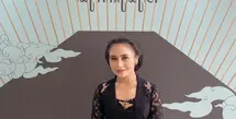 Prilly Latuconsina berbagi potret dirinya pertama kali ikut Kirab Pusaka Malam 1 Suro di Pura Mangkunegaran [@prillylatuconsina96]