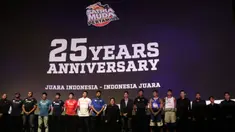 Suasana kemeriahan saat peluncuran film 25 tahun Satria Muda di XXI Epicentrum, Jakarta, Kamis (15/11). Peluncuran ini dalam rangka peringatan hari jadi SM yang ke-25 tahun. (Bola.com/Yoppy Renato)